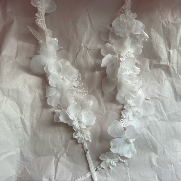 Galina Signature 3d floral applique plunge sheath wedding dress solid white NWT - Picture 6 of 12